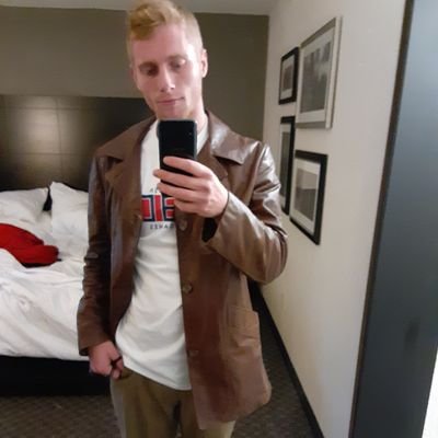 AdrianRuby4's profile picture. 26. music addict. gingeerrr