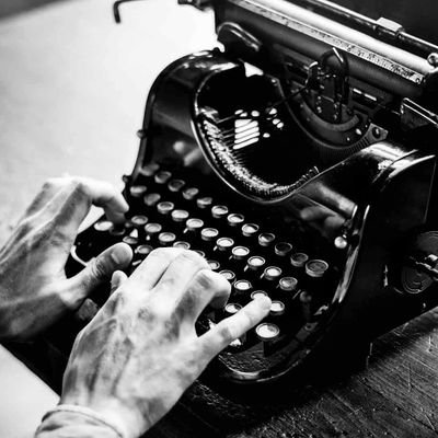 Escribir no es un trabajo, es simplemente mostrar lo que sucede en tu mundo interior...