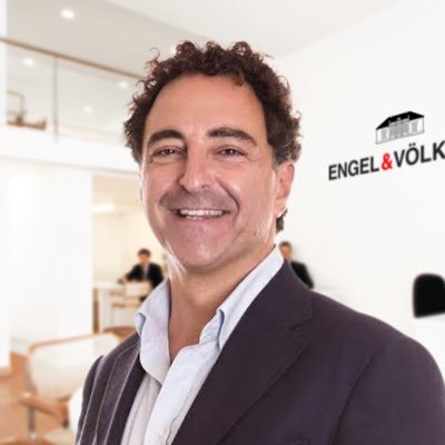 Architetto - Consulente presso Engel&Voelkers Palermo-Mondello - Attivista Movimento 5 stelle