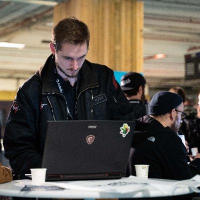 IwishIcanFLighT's profile picture. tech, music & code