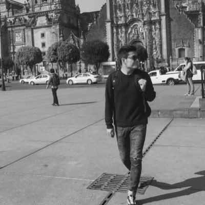 esemijuls's profile picture. Medicina, dibujos, música y comida.