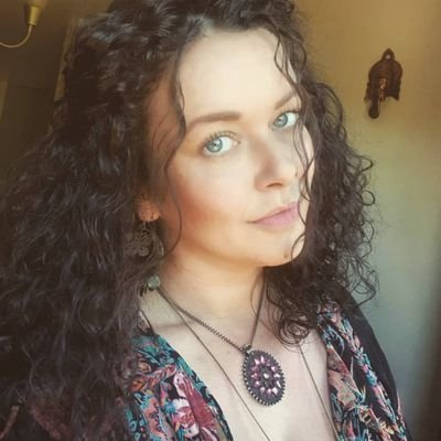 ⚡Moon Child🌙
🌱I Love Gardening, Sustainable Living🌍 Thrifting! Badass Activist ♻️ Also a bit of a gobshite🤷♀️ #mindfulness Insta @bohoraspberry ♋☯️