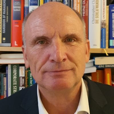 Für Meinungsfreiheit, für ein Land das seine Menschen schützt,wo sich Leistung lohnt, jeder einen Beitrag leistet.Für Schutz der Natur und Bewahrung der Heimat.