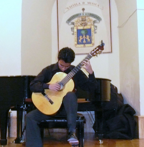 Profesor y músico anónimo. Gusto por los vinos y algunas otras bebidas.
