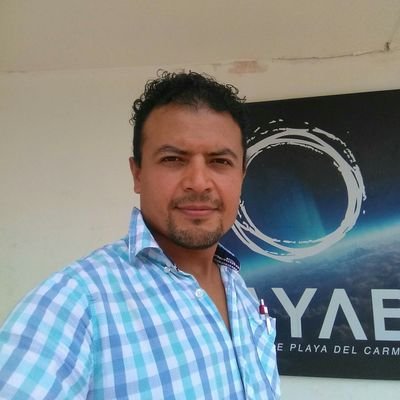Director del Planetario Sayab de Playa del Carmen
Maestro en Ciencias
Biólogo
Licenciado en Derecho Burocrático