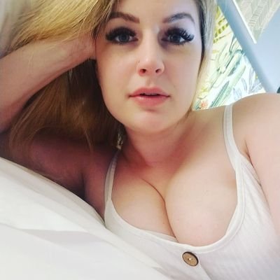 NadinePellerin7's profile picture. j aime mon pays la Suisse ici tous es calme le pays du bon chocolat j aime les gens romantique avec la tête sur les épaules
