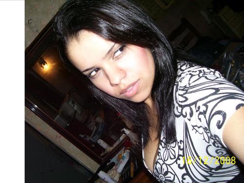 Sou uma garota com muitos sonhos, algumas metas, poucas certezas e nenhum arrependimento.