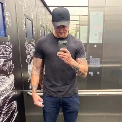 craigsimpson9's profile picture. Love Life and Train Hard #YNWA @vipboxing 🥊 #MentalHealth 💚 #Manchester 🐝