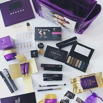 STARTE JETZT DEIN BEAUTY BUSINESS.
EIGENER ONLINE-SHOP.
DU MAGST MAKE UP?
Du musst das nicht gelernt haben.
Was du brauchst Handy,Internet und die tolle Tasche