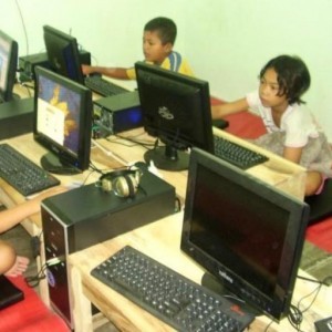 Internet For Kids : Tempat berinternet yang sehat, aman, & nyaman untuk anak-anak. Dikembangkan oleh Andy MSE http://t.co/0kZyRM9zRj sejak 2007.