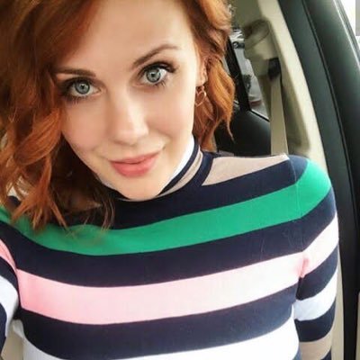 I’m a huge Harry Potter fan team ❤️Grinfinndor I’m very outgoing person works at hooters