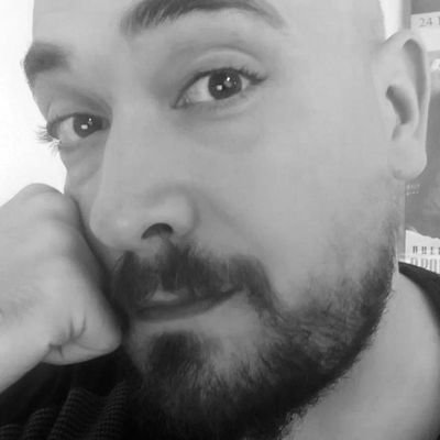 jorgebuja's profile picture. Dtor.creativo, MBA, posgrado en cosas y profe universitario. Salto de Suetonio y Fellini a los Transformers y Stoker sin despeinarme. Esto último, literal.