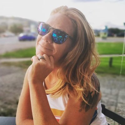 Mum of 2 amazing kiddos! Personal Trainer and football, hockey and baseball fanatic!