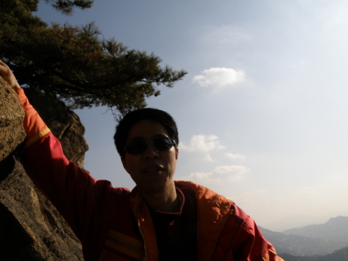 yungun85's profile picture. 분단의 끝자락 파주에서 사무용 가구(탁자)를 제조하고 있습니다.평화와 통일이 이루어지는 그날까지  쭉~~~~~