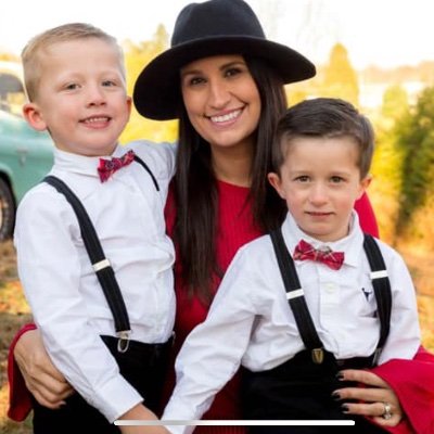 Mom of 4, teacher and founder of the non profit The Superhero Project, helping premature babies and their families navigate the NICU roller coaster.