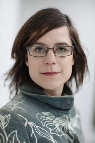schrijfster van proza, poezie, (uitg. querido). in juni 2015 verscheen 4e roman: 'Daan en Olivia', een kleine geschiedenis van de moderne liefde.