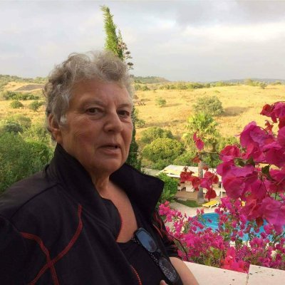 Bonjour chère /cher
Je me prénommé Larissa et je veut fait le don de mes bien à une personnes de confiance