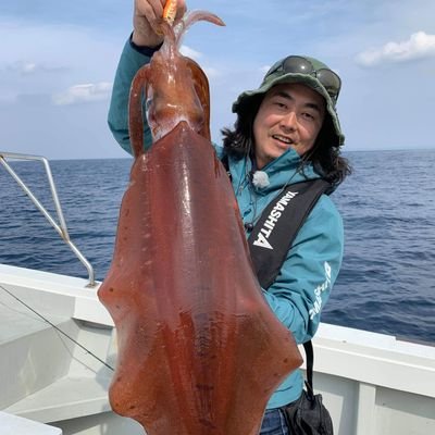 釣具メーカーYAMARIAに勤務し、エギングを世界に広めるべく、各国で釣行しながら、講習会を開催させていただいてます。
「世界中の一人でも多くの人を、エギングで笑顔にしたい!」
色々な国での和製ルアー「餌木」によるイカ釣り「エギング」と、各国の釣り人との出会いを綴ります。