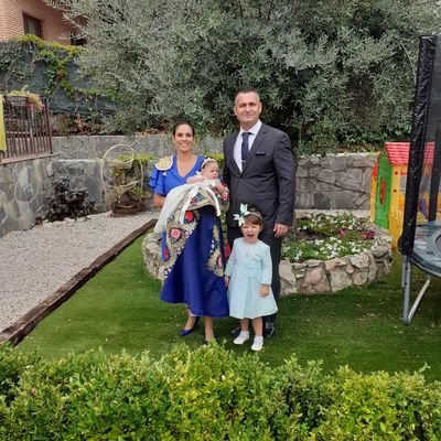 Presidente de Honor de la Asociación El Toro de Madrid y abonado del Tendido 7.Felizmente casado y padre de dos princesas de nombres taurinos: Verónica y Lidia.