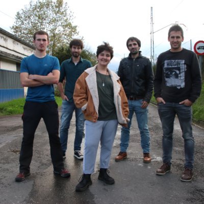 BiHozkada's profile picture. Power-Pop Rocka egiten dugula diogu, auskalo hala ote den. 

Egin bihozkadei jaramon eta jan bizitza bi hozkadatan.