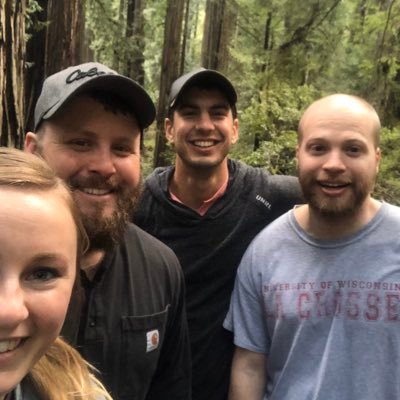 A golf-obsessed 30-something, dreams of playing Augusta and finds joy in donuts, Taylor Swift, and witty hockey banter.