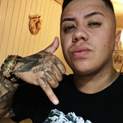 Aquariano, 24 y .