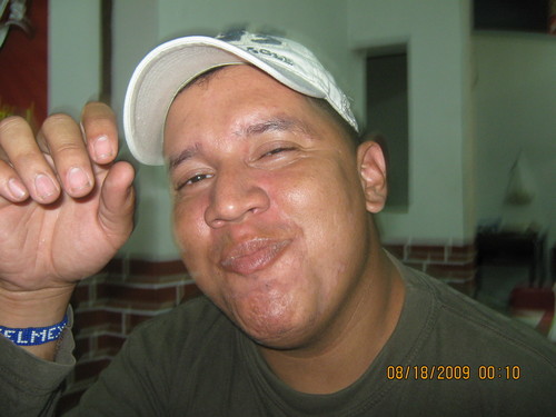hoy me levante con ganas de trabajar, de coger juicio, de no beber mas.... pero, me voy a volver a dormir a ver si se me quita la maricada! jajaja