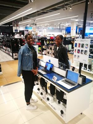 DareNibombe's profile picture. 