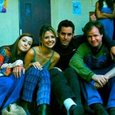 •Italy• Buffy & Angel Buffy & Spike 
Instagram: @buffythevampireslayer_1997
Tutto su Buffy: Dietro le quinte, Bloopers,foto rare e i vari incontri con il cast.