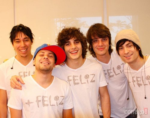 Um amor maior pela @bandahori (L) since: 18.12.10! por: @Fetchucas [Cintia] & @FOREVER_FIUK [Ana] (: Hori é seu Mundinho?? então: Siga-nos ^^ [+]
