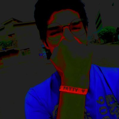 SesgoJhon's profile picture. Chico romántico, apasionado con lo que le gusta. Me gusta tocar la guitarra, cantar; me gustan las rolitas de Ed Sheeran, Bruno Mars, Kurt, Morat, Beret. Uwu