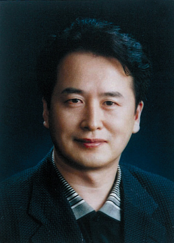 광고, 문학, 영화, 등산, 골프, 사진에 많은 관심과 시간 할애. 제일기획 16년 근무, 2003년 독립, 現아토아트CEO/퀸벨애드CEO/퀸벨빌드CEO. 동기회, 학교, 사회에 많은 기부 하기, 지구, 자연환경, 역사유물 보존하기...