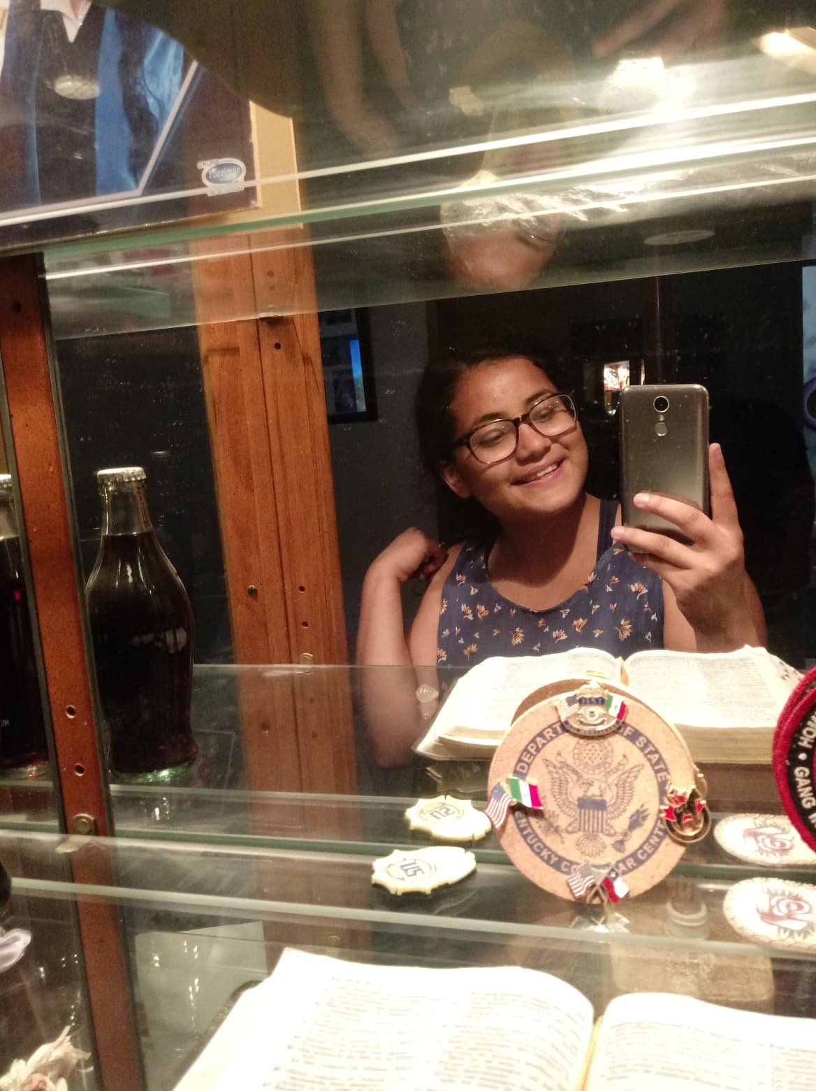 YadiraZ14970666's profile picture. Sabio es aquel que deja sonrisas, donde un necio dejaría lágrimas.