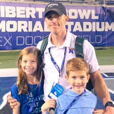 Former Graphic Designer for Memphis 901 FC, Former Creative Director for Univ of Memphis Football. Portfolios: https://t.co/eo51pco8DE & https://t.co/W5fXHIlWBg
