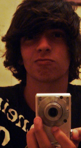 Médico , Filósofo , Matemático , Detetive , Juíz, Blogueiro , Ator, Jogador ... e um pouco sonhador. rawr (: