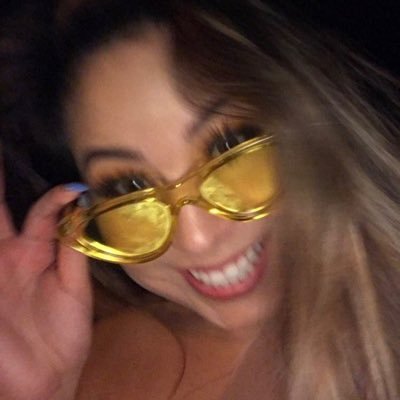 almakarina's profile picture. 