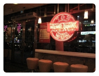 krispykreme_nw's profile picture. 크리스피크림 노원점 공식트위터,
*위치 : 노원역 6번출구!
*문의사항:02-934-5223 
*Open:08:00~24:00