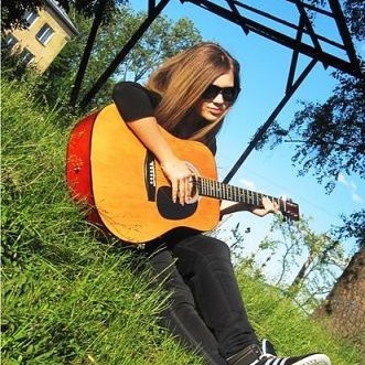 MayraServellon8's profile picture. 