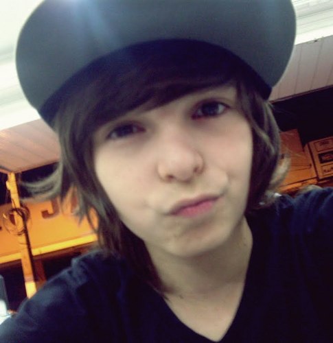 Pedro é um dançarino de free-step que tem 14 anos , e somos fã dele . Donas ; @isabelarone e @ariadinefgomes