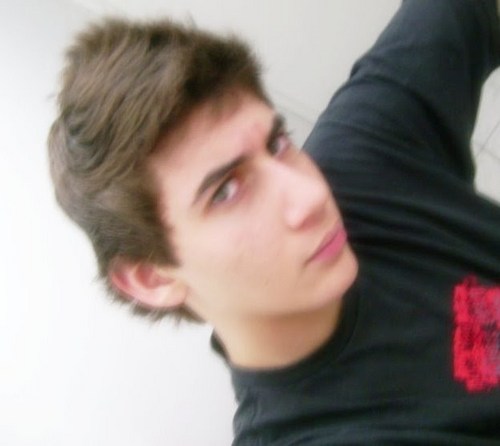Vivendo e reclamando, reclamando e vivendo.