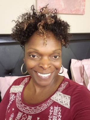Smile. It's a new day. 💞
Mom of 2 amazing young men 💚 @Jgraves_11 QU Football CT Alum WR/DB. The elder is the King of his castle. The backstory...🙌🏾🔥🙌🏾