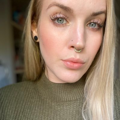 I play Apex, stream on Twitch 🎮 and water my plants 🪴ThuggWeasel for gaming stuffs on IG, Xbox and Twitch 🦾