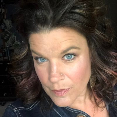 Loves Jesus, my family, music and sparkle! Choral Director at Reagan Middle School