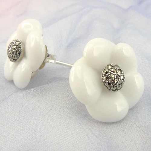 We are devoted to beautiful marcasite jewelry, shell jewelry, silver jewelry and any other contemporary styled jewelry.
