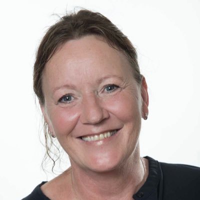 Elsker humor og “et glimt i øjet”. Gider ikke “ævl og kævl”😉 Husk: Dit “nu”, er ikke dit “forevigt”😊