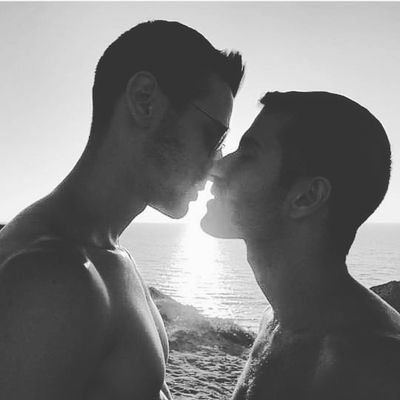 Gay Silikontitten Große Kuessen