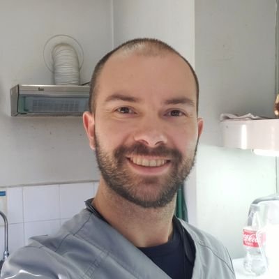 Cirujano Dentista, especialista en Somatoprotesis