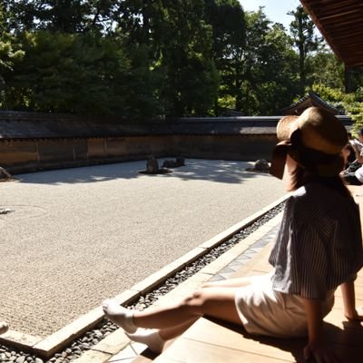 えまです。社会人5年生になってしまった歌う駆け出しエンジニア。
C#、Java、Python、Angular、Vue、 Nuxt、Ruby on Rails、Swift、Laravel