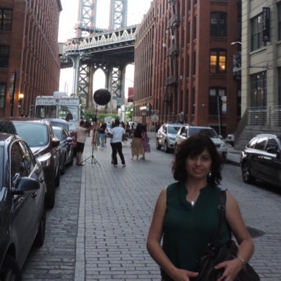 sandrasiles10's profile picture. 