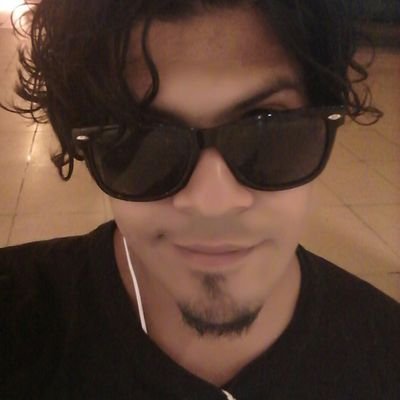 leonidasfreak's profile picture. Bisexual, roquero y poeta. No me cabe una. Lector, melómano y cinéfilo. 420, honey, sad 24/7. 💃👽🎶📚🎃🎬🎭🎸🎤🎧🍻♍♥💤🔥😈🌈